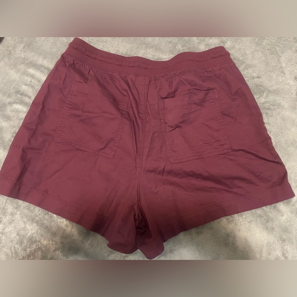 2/$25 🎉 GAP shorts 3” rise with pockets! Size large - Picture 2 of 8